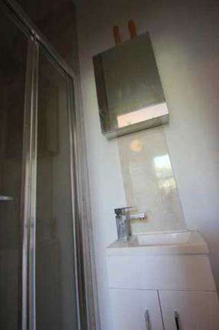  Image of 2 bedroom Flat to rent in Uplands Road London N8 at Hornsey London Hornsey, N8 9NH