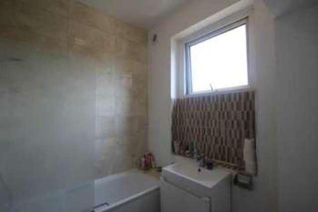  Image of 2 bedroom Flat to rent in Uplands Road London N8 at Hornsey London Hornsey, N8 9NH