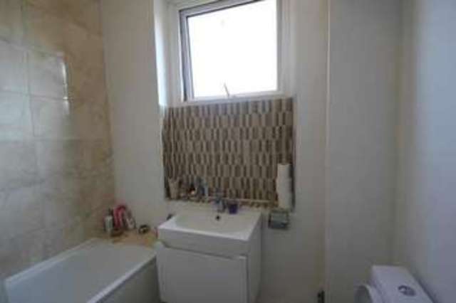  Image of 2 bedroom Flat to rent in Uplands Road London N8 at Hornsey London Hornsey, N8 9NH