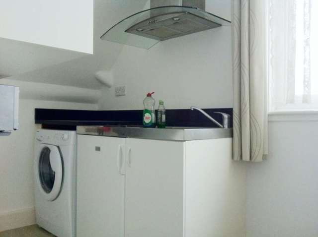  Image of Studio flat to rent in Uxbridge Road London W12 at Uxbridge Road Shepherds Bush London, W12 0NP