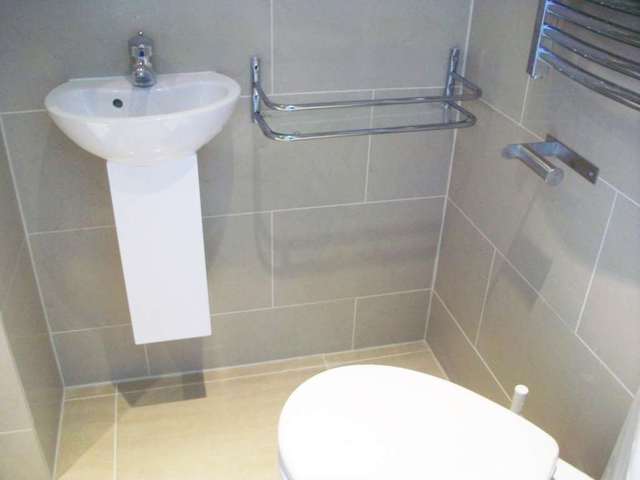  Image of Studio flat to rent in Uxbridge Road London W12 at Uxbridge Road Shepherds Bush London, W12 0NP