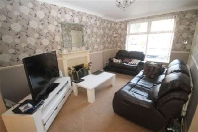  Image of 5 bedroom Semi-Detached house to rent in Valiant Close Romford RM7 at Romford, RM7 8JH