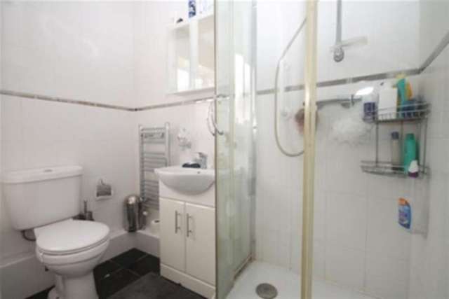  Image of 5 bedroom Semi-Detached house to rent in Valiant Close Romford RM7 at Romford, RM7 8JH