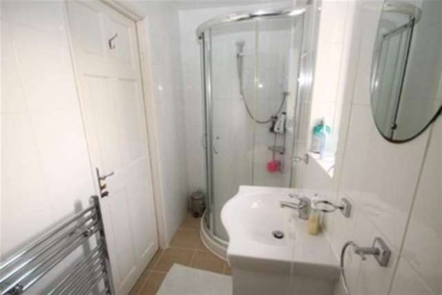  Image of 5 bedroom Semi-Detached house to rent in Valiant Close Romford RM7 at Romford, RM7 8JH