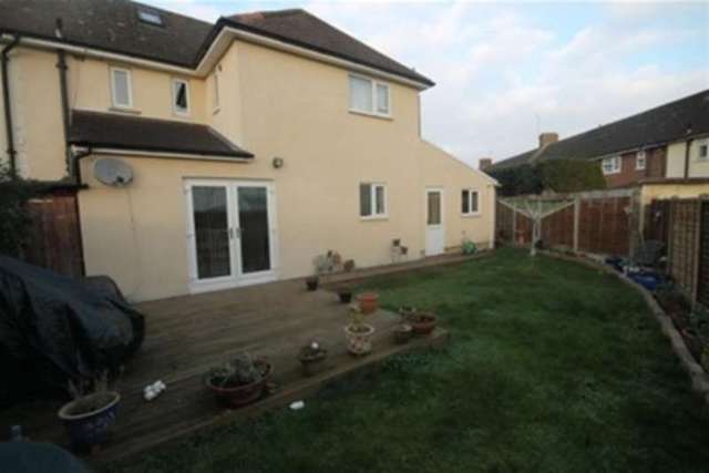  Image of 5 bedroom Semi-Detached house to rent in Valiant Close Romford RM7 at Romford, RM7 8JH