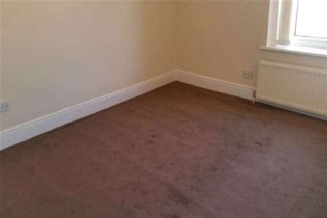  Image of 3 bedroom Terraced house to rent in Vicar Lane Woodhouse Sheffield S13 at Sheffield, S13 7JH