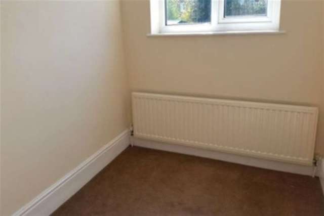  Image of 3 bedroom Terraced house to rent in Vicar Lane Woodhouse Sheffield S13 at Sheffield, S13 7JH