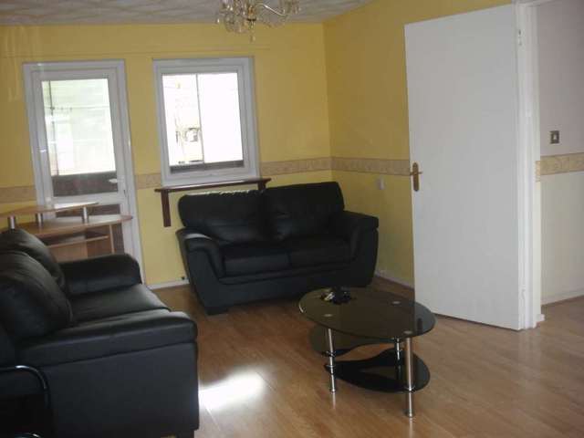  Image of 1 bedroom Apartment to rent in Vicarage Lane London E6 at Vicarage Lane, East Ham London, E6 6AD