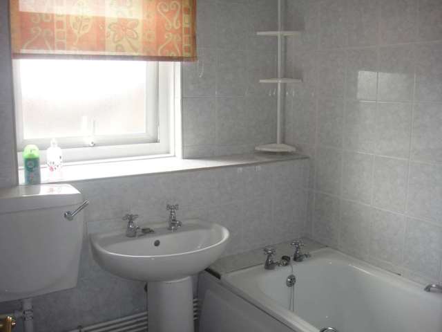  Image of 1 bedroom Apartment to rent in Vicarage Lane London E6 at Vicarage Lane, East Ham London, E6 6AD