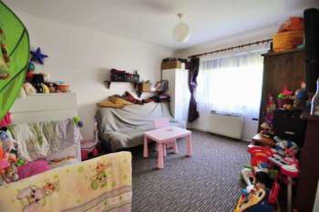  Image of 1 bedroom Flat for sale in Victoria Road Chislehurst BR7 at Chislehurst Kent Chislehurst, BR7 6DF