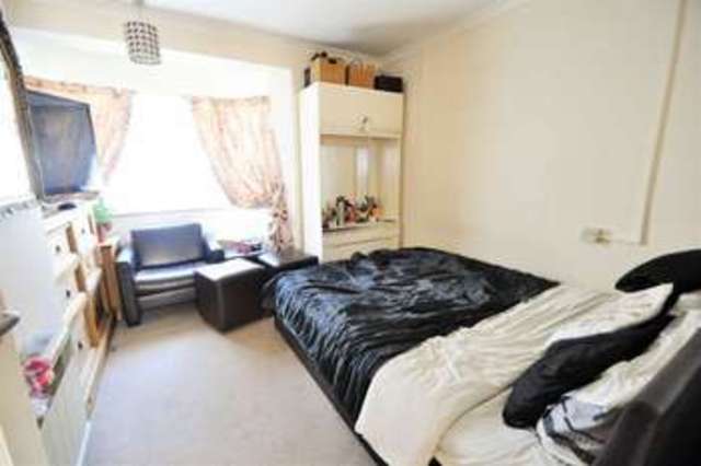  Image of 1 bedroom Flat for sale in Victoria Road Chislehurst BR7 at Chislehurst Kent Chislehurst, BR7 6DF
