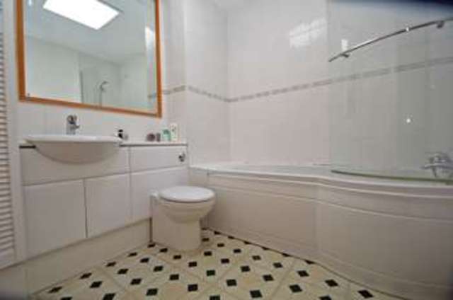  Image of 4 bedroom Terraced house for sale in Victoria Road Clevedon BS21 at Victoria Road  Clevedon, BS21 7SH