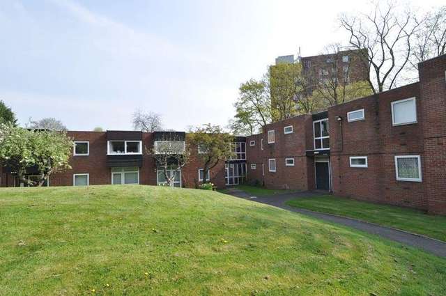  Image of 1 bedroom Ground Flat to rent in Wake Green Park Moseley Birmingham B13 at Wake Green Park  Birmingham, B13 9YB