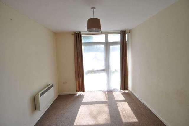  Image of 1 bedroom Ground Flat to rent in Wake Green Park Moseley Birmingham B13 at Wake Green Park  Birmingham, B13 9YB