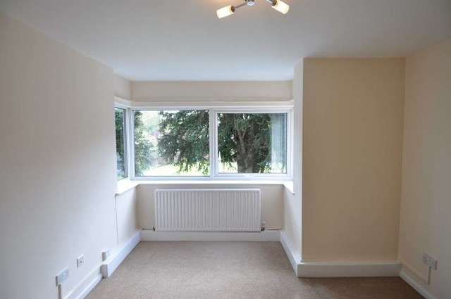  Image of 1 bedroom Property to rent in Wake Green Park Moseley Birmingham B13 at Wake Green Park  Birmingham, B13 9YB