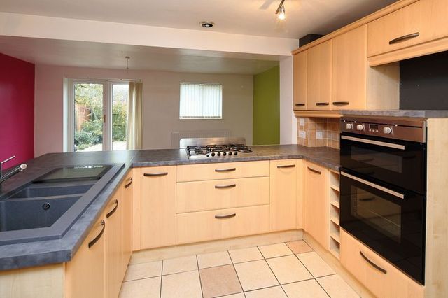  Image of 4 bedroom Detached house to rent in Walnut Close Telford TF4 at Walnut Close Aqueduct Telford, TF4 3TA