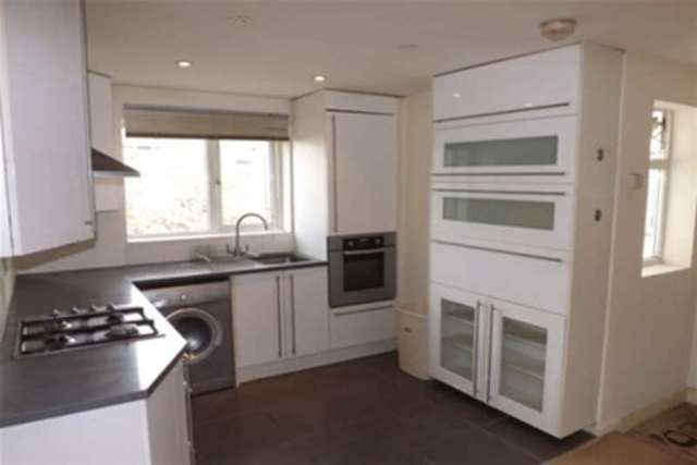  Image of 1 bedroom Flat to rent in Waverley Road London E17 at London, E17 3LG