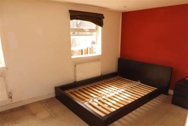  Image of 1 bedroom Flat to rent in Waverley Road London E17 at London, E17 3LG