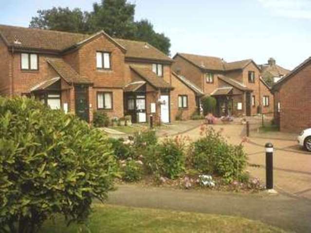  Image of 1 bedroom Retirement Property for sale in Warblers Close Strood Rochester ME2 at Barton Road  Strood, ME2 3ED