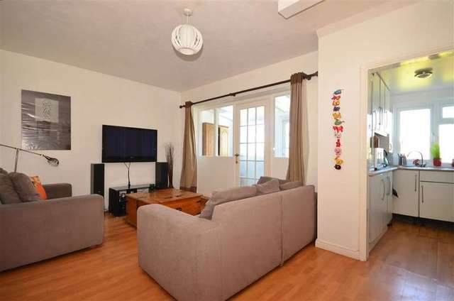 Image of 1 bedroom Flat for sale in Warleigh Road Brighton BN1 at Brighton East Sussex Brighton, BN1 4NT