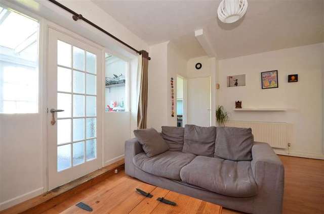  Image of 1 bedroom Flat for sale in Warleigh Road Brighton BN1 at Brighton East Sussex Brighton, BN1 4NT