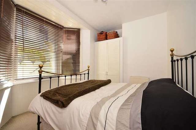  Image of 1 bedroom Flat for sale in Warleigh Road Brighton BN1 at Brighton East Sussex Brighton, BN1 4NT