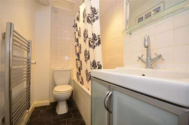  Image of 1 bedroom Flat for sale in Warleigh Road Brighton BN1 at Brighton East Sussex Brighton, BN1 4NT