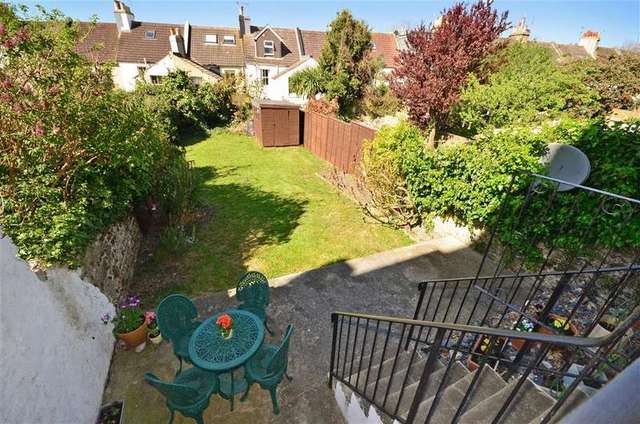  Image of 1 bedroom Flat for sale in Warleigh Road Brighton BN1 at Brighton East Sussex Brighton, BN1 4NT