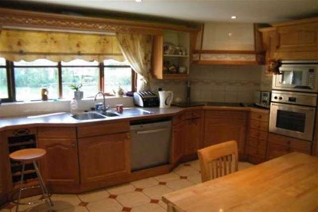  Image of 5 bedroom Detached house to rent in Thorndean Drive Warninglid Haywards Heath RH17 at Haywards Heath, RH17 5SX