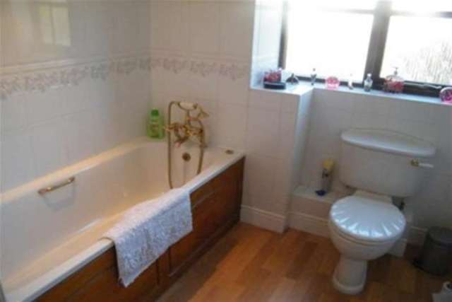  Image of 5 bedroom Detached house to rent in Thorndean Drive Warninglid Haywards Heath RH17 at Haywards Heath, RH17 5SX