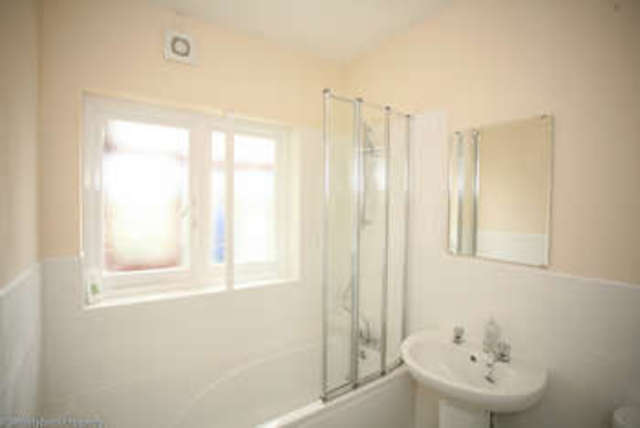  Image of 4 bedroom Property to rent in Wash Hill Lea Wooburn Green High Wycombe HP10 at Wooburn Green Buckinghamshire Wooburn Green, HP10 0JD