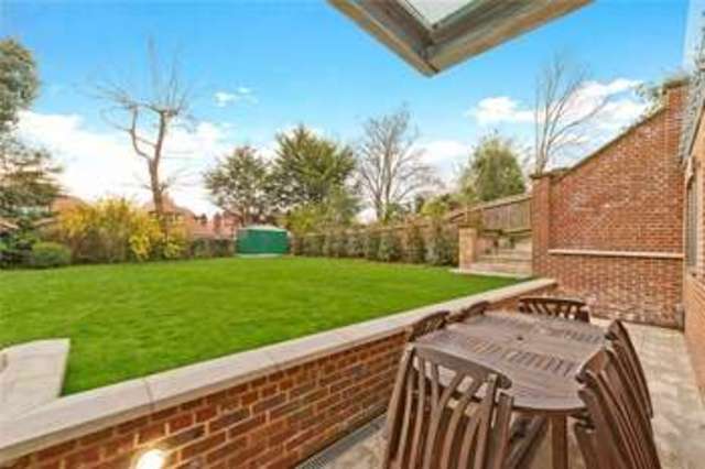  Image of 2 bedroom Flat to rent in West Heath Road London NW3 at West Heath Road  London, NW3 7TT