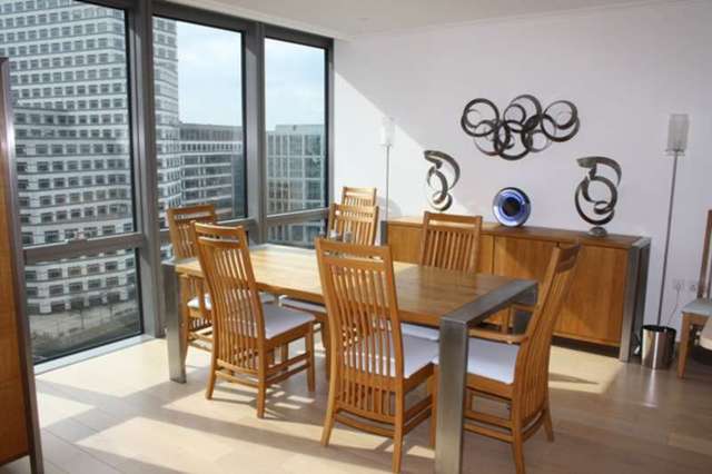  Image of 3 bedroom Flat to rent in Hertsmere Road London E14 at Canary Wharf  London, E14 4EF