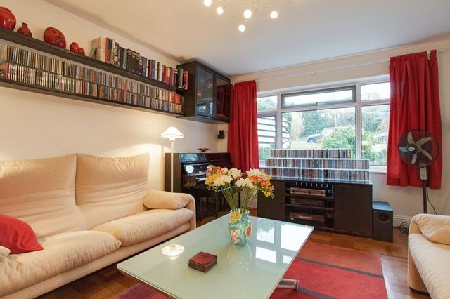 Image of 4 bedroom Detached house for sale in Barnards Hill Marlow SL7 at Barnards Hill  Marlow, SL7 2NX