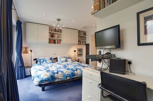  Image of 4 bedroom Detached house for sale in Barnards Hill Marlow SL7 at Barnards Hill  Marlow, SL7 2NX