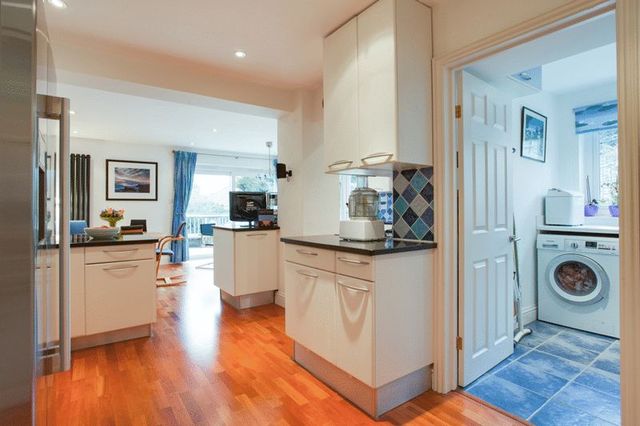  Image of 4 bedroom Detached house for sale in Barnards Hill Marlow SL7 at Barnards Hill  Marlow, SL7 2NX
