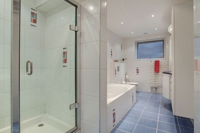  Image of 4 bedroom Detached house for sale in Barnards Hill Marlow SL7 at Barnards Hill  Marlow, SL7 2NX