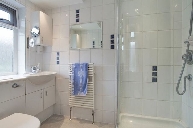  Image of 4 bedroom Detached house for sale in Barnards Hill Marlow SL7 at Barnards Hill  Marlow, SL7 2NX