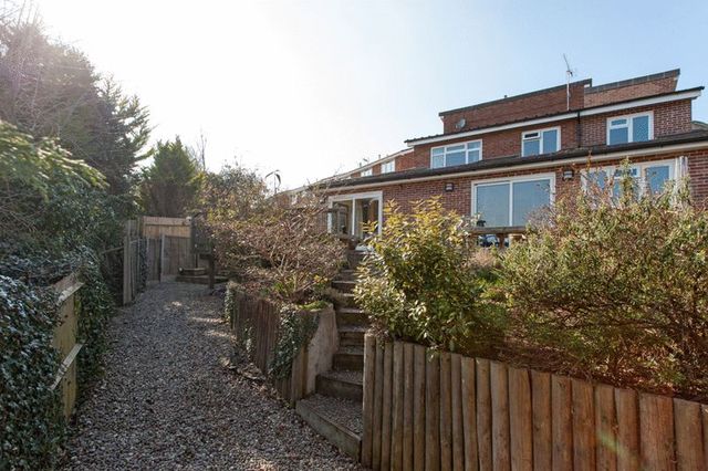  Image of 4 bedroom Detached house for sale in Barnards Hill Marlow SL7 at Barnards Hill  Marlow, SL7 2NX
