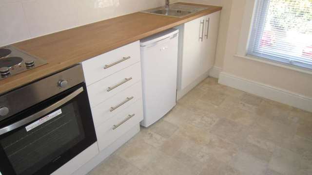  Image of 1 bedroom Studio flat to rent in West Parade Lincoln LN1 at West Parade  Lincoln, LN1 1QS