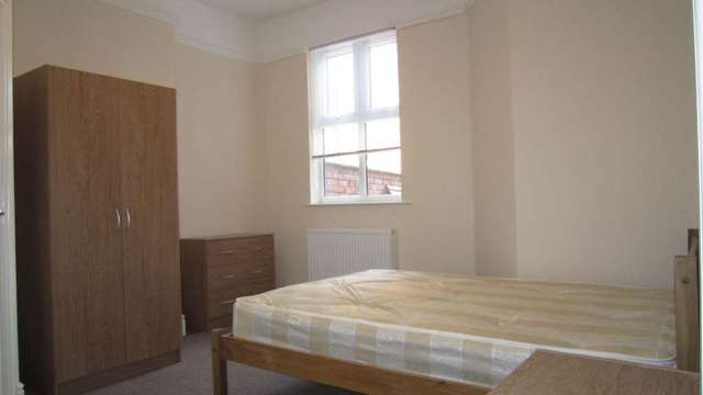 Image of 1 bedroom Studio flat to rent in West Parade Lincoln LN1 at West Parade  Lincoln, LN1 1QS