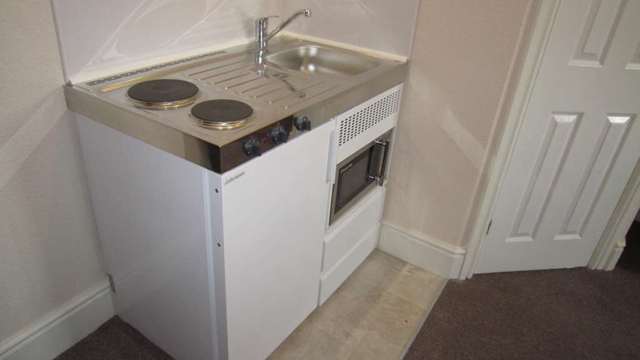  Image of 1 bedroom Studio flat to rent in West Parade Lincoln LN1 at West Parade  Lincoln, LN1 1QS