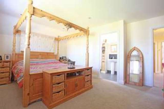  Image of 4 bedroom Detached house for sale in Salisbury Road West Wellow Romsey SO51 at Salisbury Road West Wellow Romsey, SO51 6BU