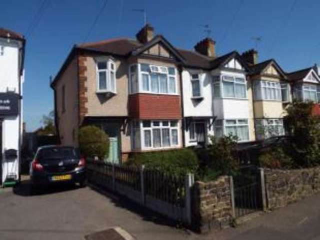  Image of 3 bedroom End of Terrace for sale in Bridgwater Drive Westcliff-on-Sea SS0 at Westcliff-on-Sea Essex Prittlewell, SS0 0HA