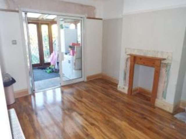  Image of 3 bedroom End of Terrace for sale in Bridgwater Drive Westcliff-on-Sea SS0 at Westcliff-on-Sea Essex Prittlewell, SS0 0HA