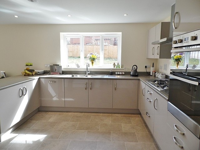  Image of 5 bedroom Detached house for sale in Whiteland Way Clanfield Waterlooville PO8 at Whiteland Way Clanfield Waterlooville, PO8 0ZF