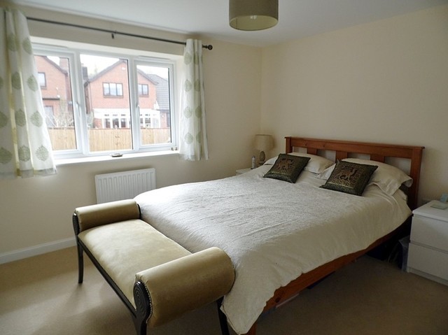  Image of 5 bedroom Detached house for sale in Whiteland Way Clanfield Waterlooville PO8 at Whiteland Way Clanfield Waterlooville, PO8 0ZF