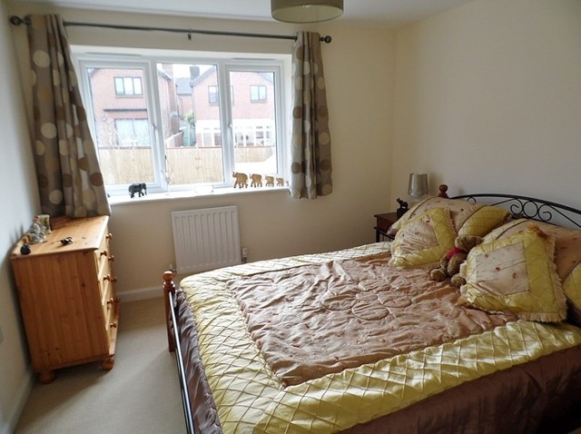 Image of 5 bedroom Detached house for sale in Whiteland Way Clanfield Waterlooville PO8 at Whiteland Way Clanfield Waterlooville, PO8 0ZF