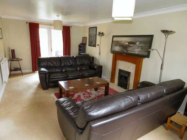  Image of 6 bedroom Detached house for sale in Whittington Chase Kingsmead Milton Keynes MK4 at Kingsmead Milton Keynes Buckinghamshire, MK4 4HL