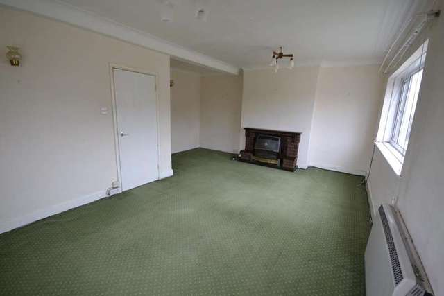  Image of 4 bedroom Maisonette to rent in Windmill Drive Bexhill-on-Sea TN39 at Bexhill On Sea, TN39 4DG